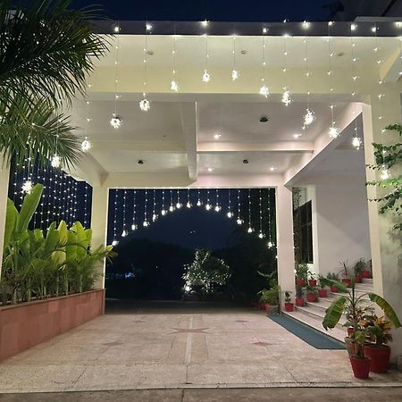 Gautam Hotels & Resorts Кхаджурахо Экстерьер фото