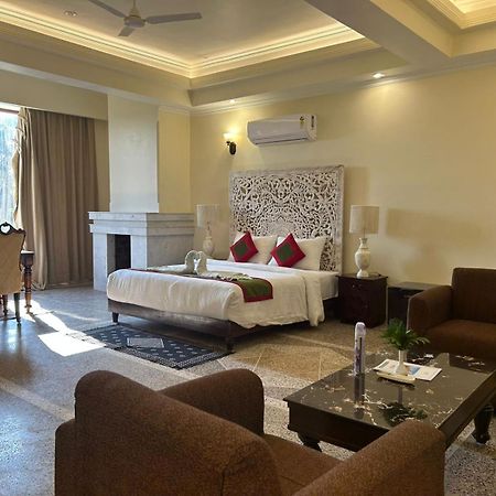 Gautam Hotels & Resorts Кхаджурахо Экстерьер фото