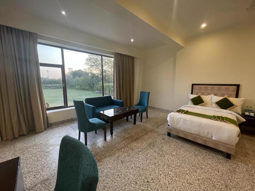 Gautam Hotels & Resorts Кхаджурахо Экстерьер фото