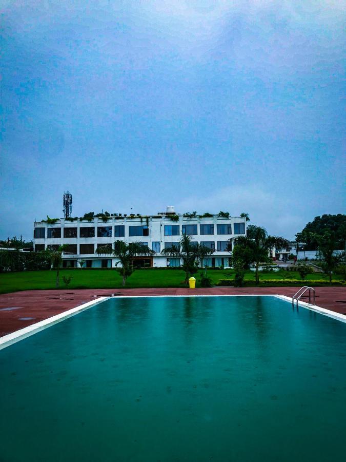 Gautam Hotels & Resorts Кхаджурахо Экстерьер фото