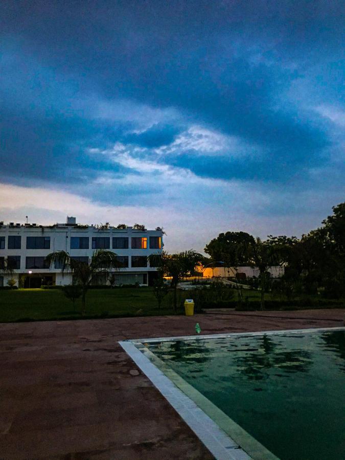 Gautam Hotels & Resorts Кхаджурахо Экстерьер фото
