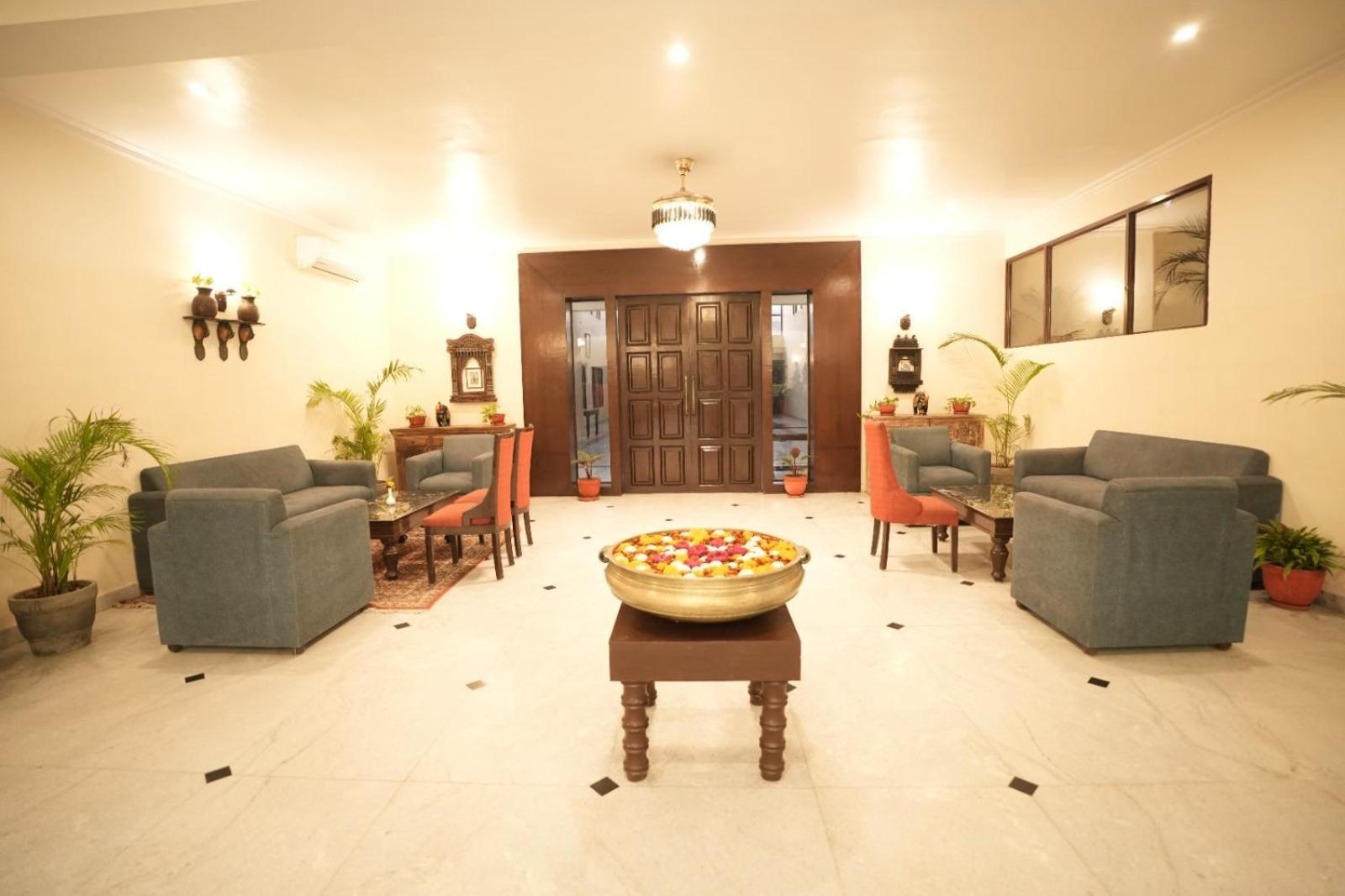 Gautam Hotels & Resorts Кхаджурахо Экстерьер фото