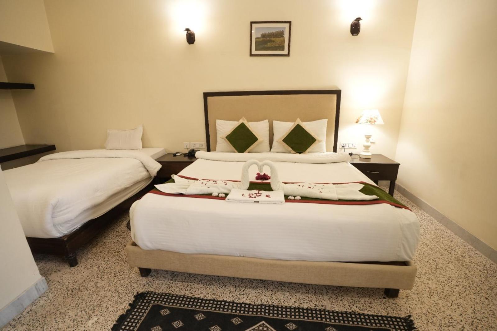 Gautam Hotels & Resorts Кхаджурахо Экстерьер фото