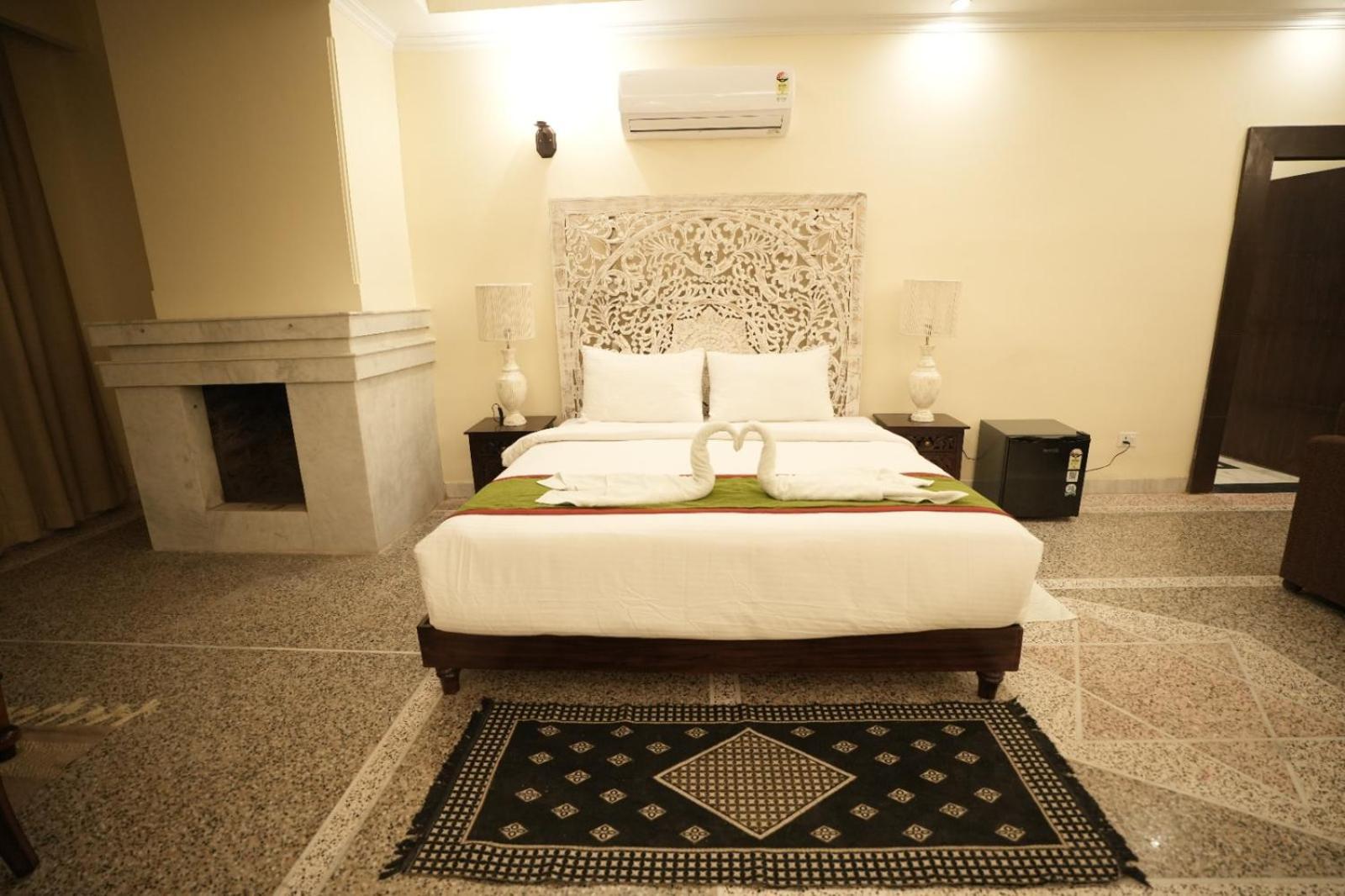 Gautam Hotels & Resorts Кхаджурахо Экстерьер фото