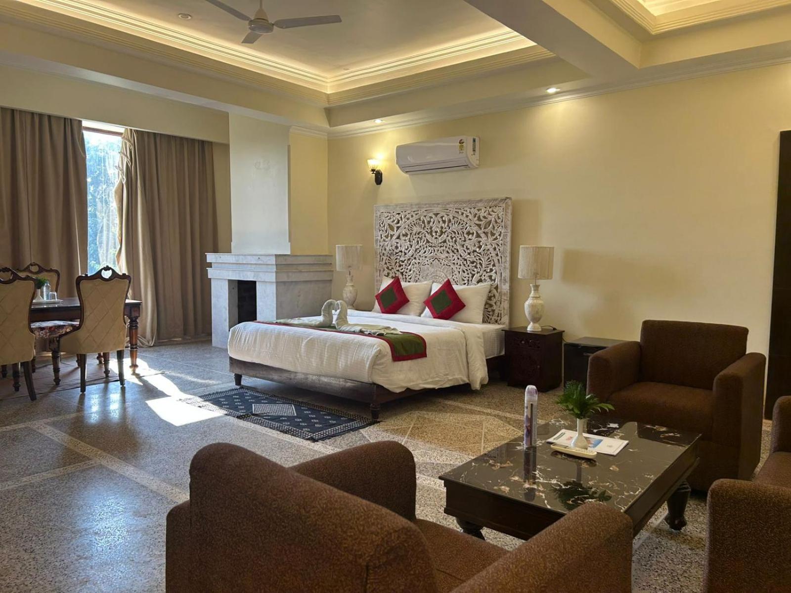 Gautam Hotels & Resorts Кхаджурахо Экстерьер фото